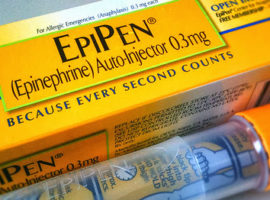 FDA вносит EpiPen в перечень дефицитных препаратов